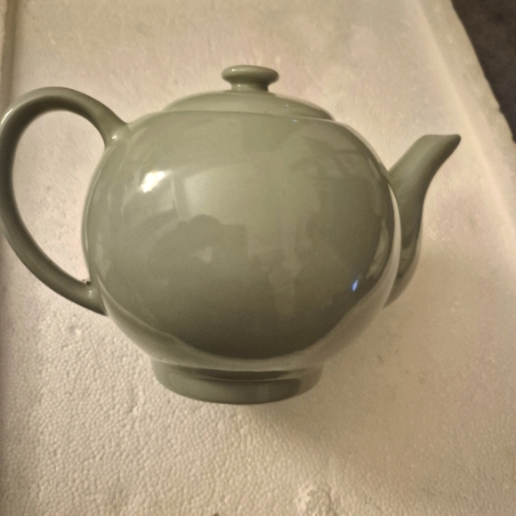 RSVP International Teapot JCPenney STONEWARE Olive Green 42oz With Lid Brand New - Picture 1 of 7